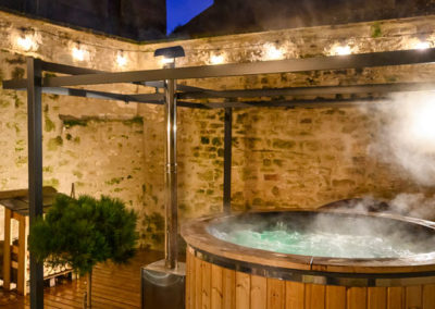 Maison d'hôtes La Grange - Terrasse avec jacuzzi - Bruyeres et montberault